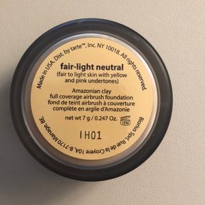 tarte Makeup - Tarte Amazonian Clay Foundation in Fair Light Neu. tarte Makeup - Tarte Amazonian Clay Foundation in Fair Light Neu.